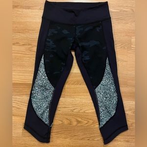 Lululemon Women's Dark Blue Crop Multi-pattern Size 4 Leggings. Pre-owned.